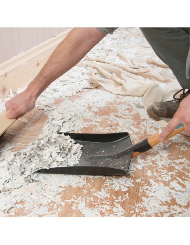 Pelle de ménage à bords relevés