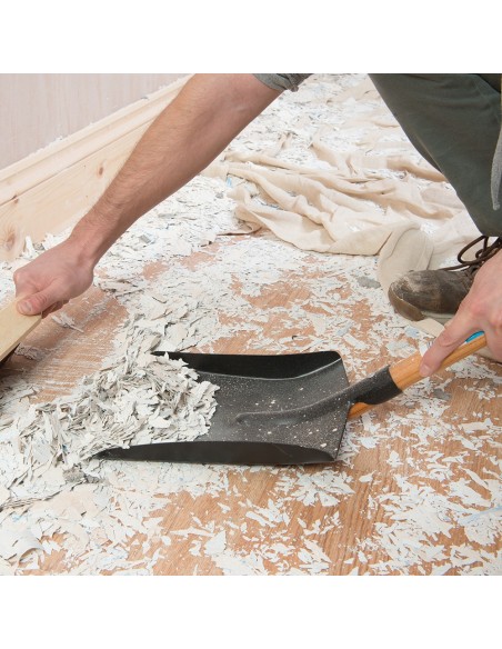 Pelle de ménage à bords relevés